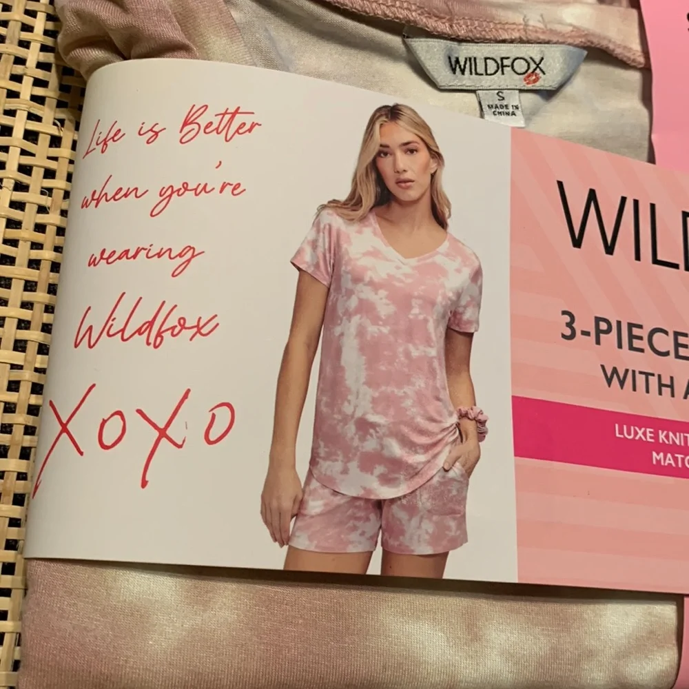 WildFox Women’s Short Set with Scrunchie